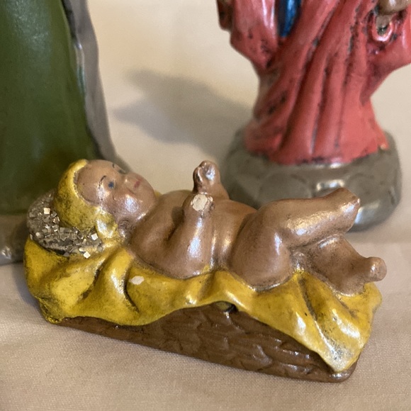 Hand Painted Replacement for Nativity scene Hand painted Joseph Mary Baby Jesus - Picture 3 of 7